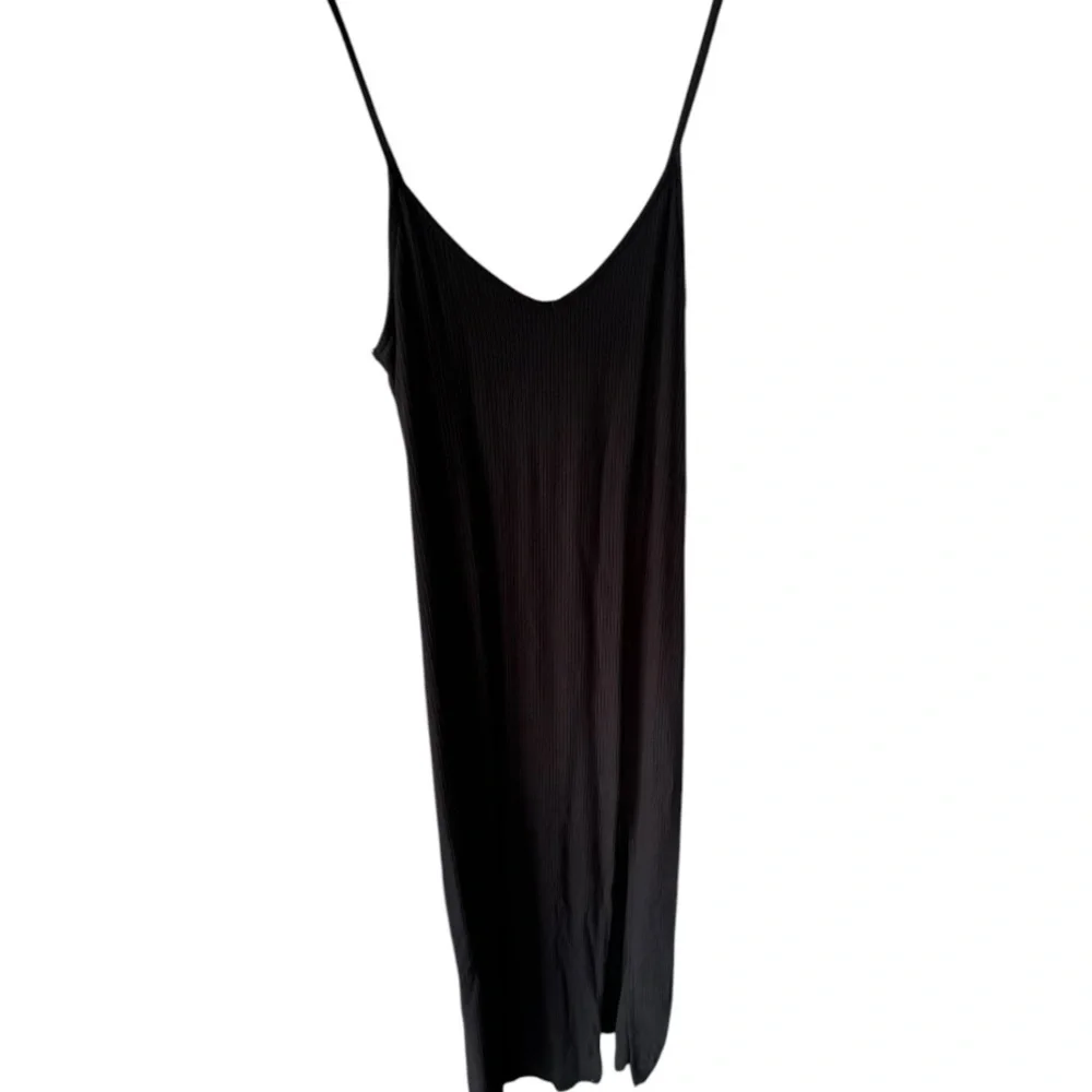 abercrombie and fitch black maxi spaghetti strap dress with slit